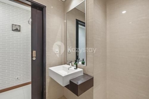 Meadow by Kozystay | Newly Renovated | Kebon Jeruk4