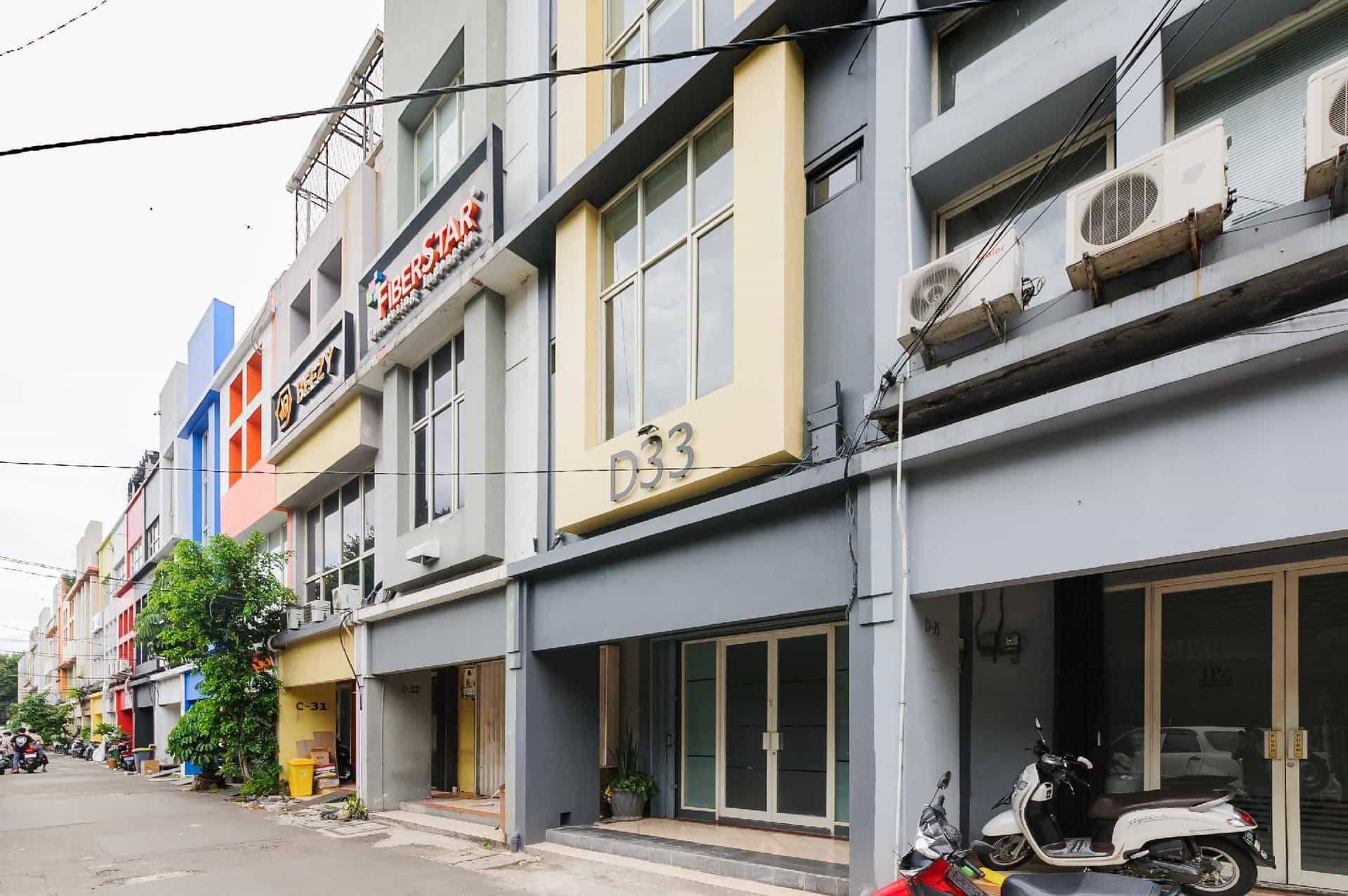 Urbanview Syariah Kost D33 Hutan Kota Srengseng