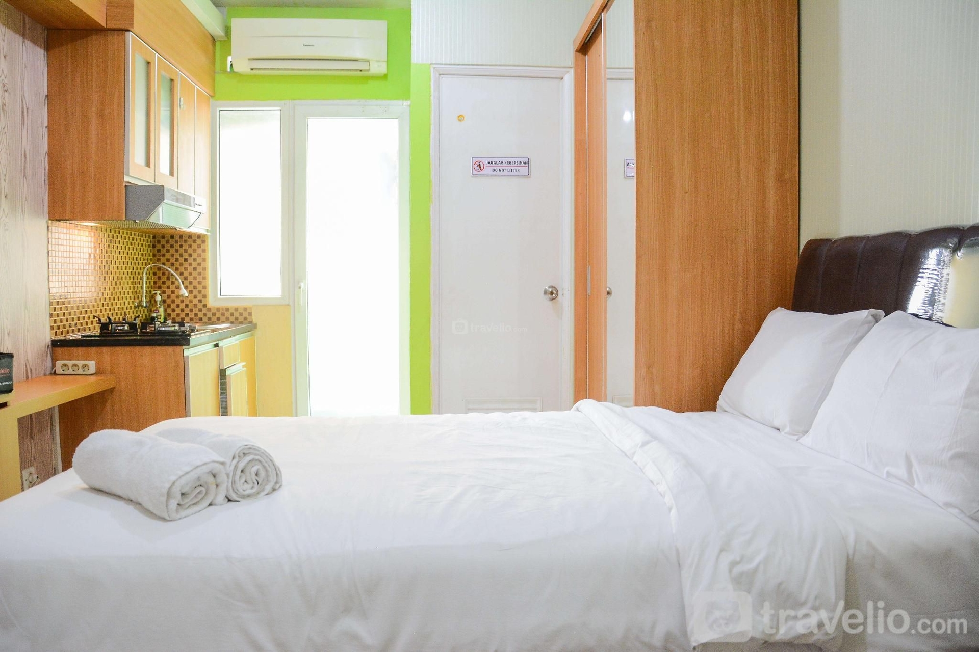 อพาร์ทเมนท์สตูดิโอมีสไตล์ในกรีน ปรามูกา บาย ทราเวลิโอ (Stylish Studio Green Pramuka Apartment By Travelio)3