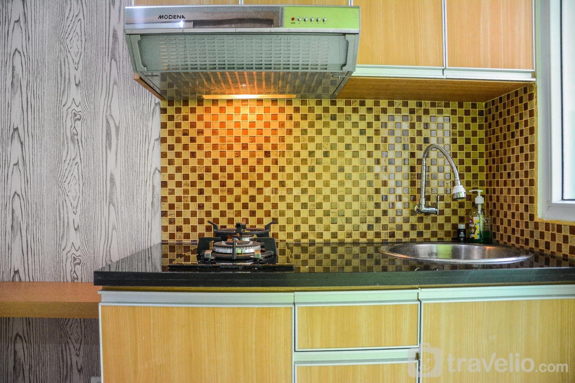 อพาร์ทเมนท์สตูดิโอมีสไตล์ในกรีน ปรามูกา บาย ทราเวลิโอ (Stylish Studio Green Pramuka Apartment By Travelio)0