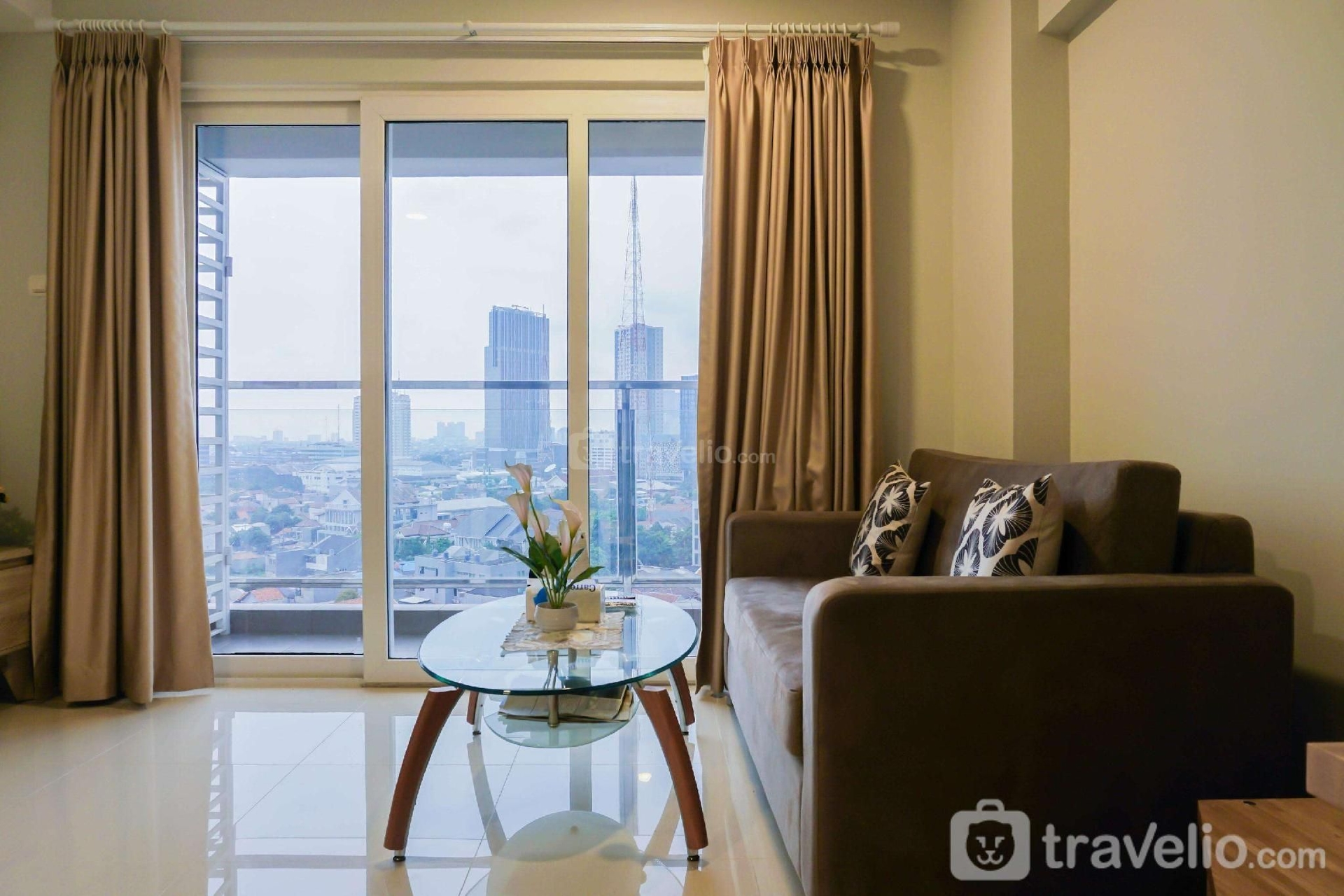 โมเดิร์น 2 ห้องนอน อพาร์ตเมนต์ แมกนา เรสซิเดนซ์ โดย ทราเวลลิโอ (Modern 2BR Apartment Maqna Residence By Travelio)3
