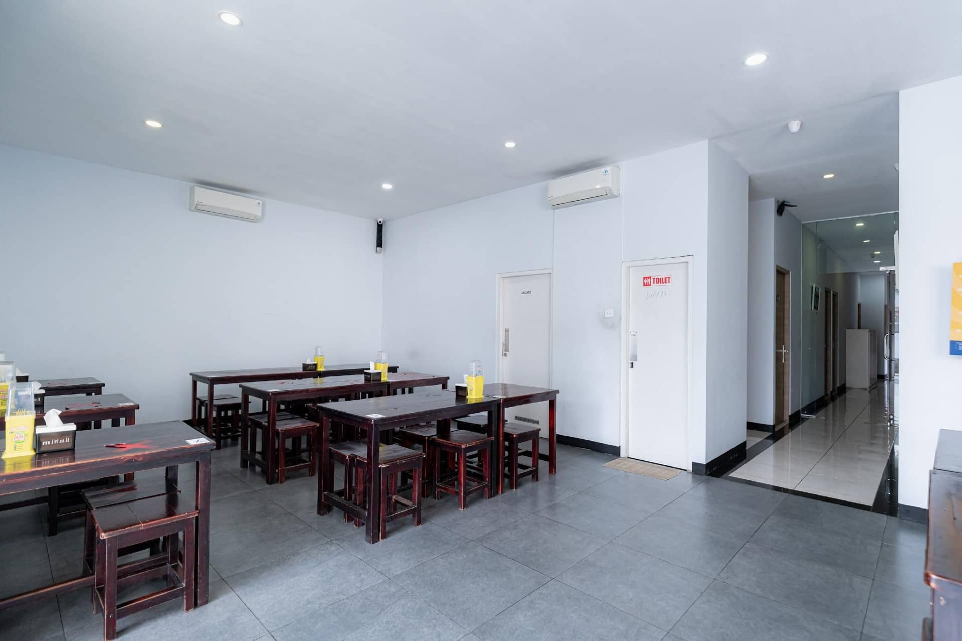 RedDoorz near Puri Indah Lippo Mall 2 RedDoorz near Puri Indah Lippo Mall 2