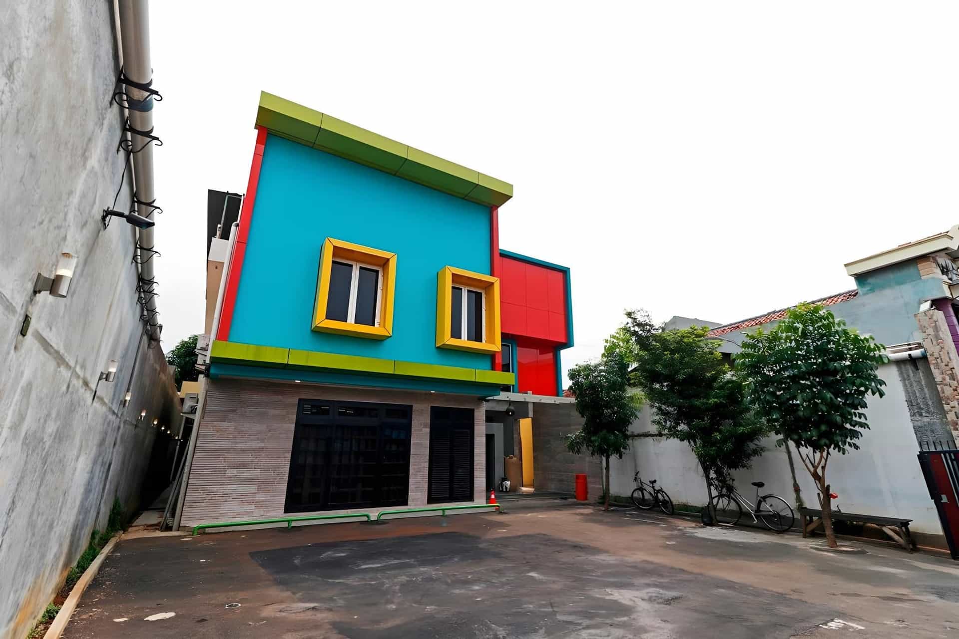 RedDoorz Plus near Halim Perdanakusuma 2