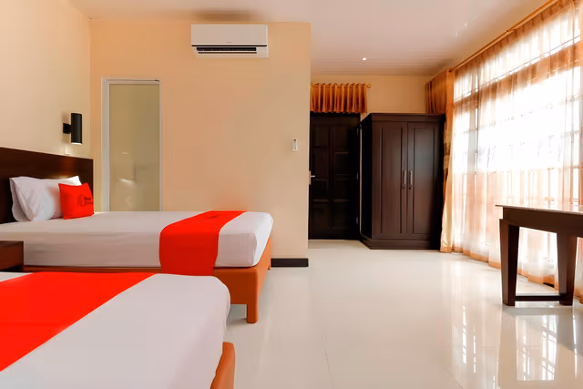 Twin Room (Standard Floor)