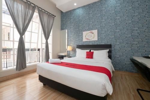 เรดดอร์ซ พรีเมียม เนียร์ อาร์เอส ปอนดอก อินดาห์ (RedDoorz Premium near RS Pondok Indah)1