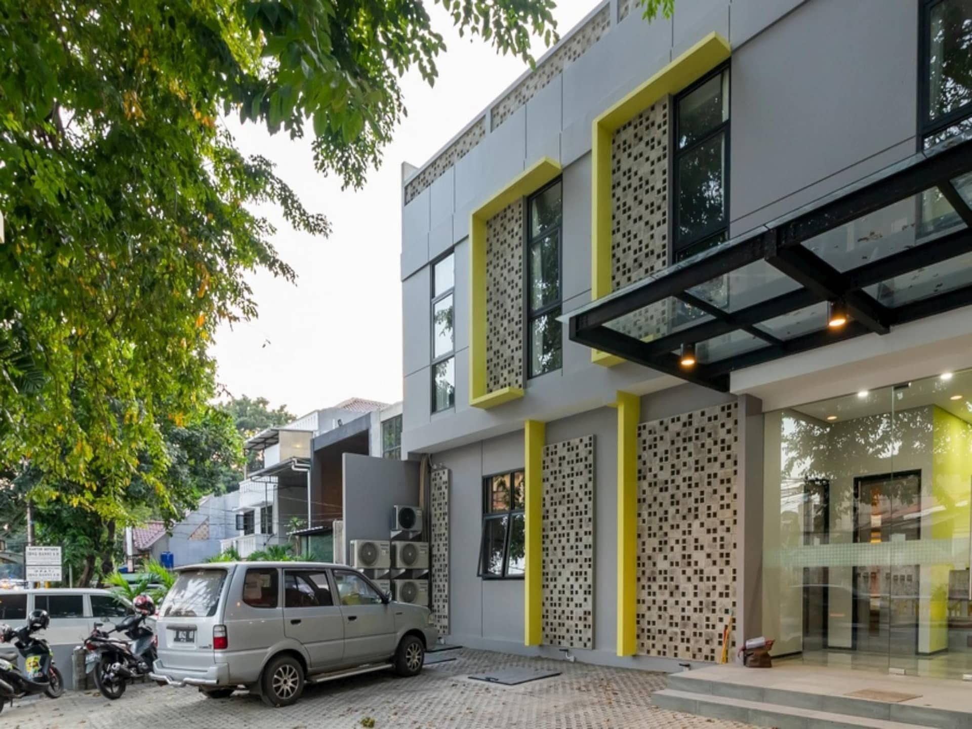 RedDoorz Plus near Senayan City RedDoorz Plus near Senayan City