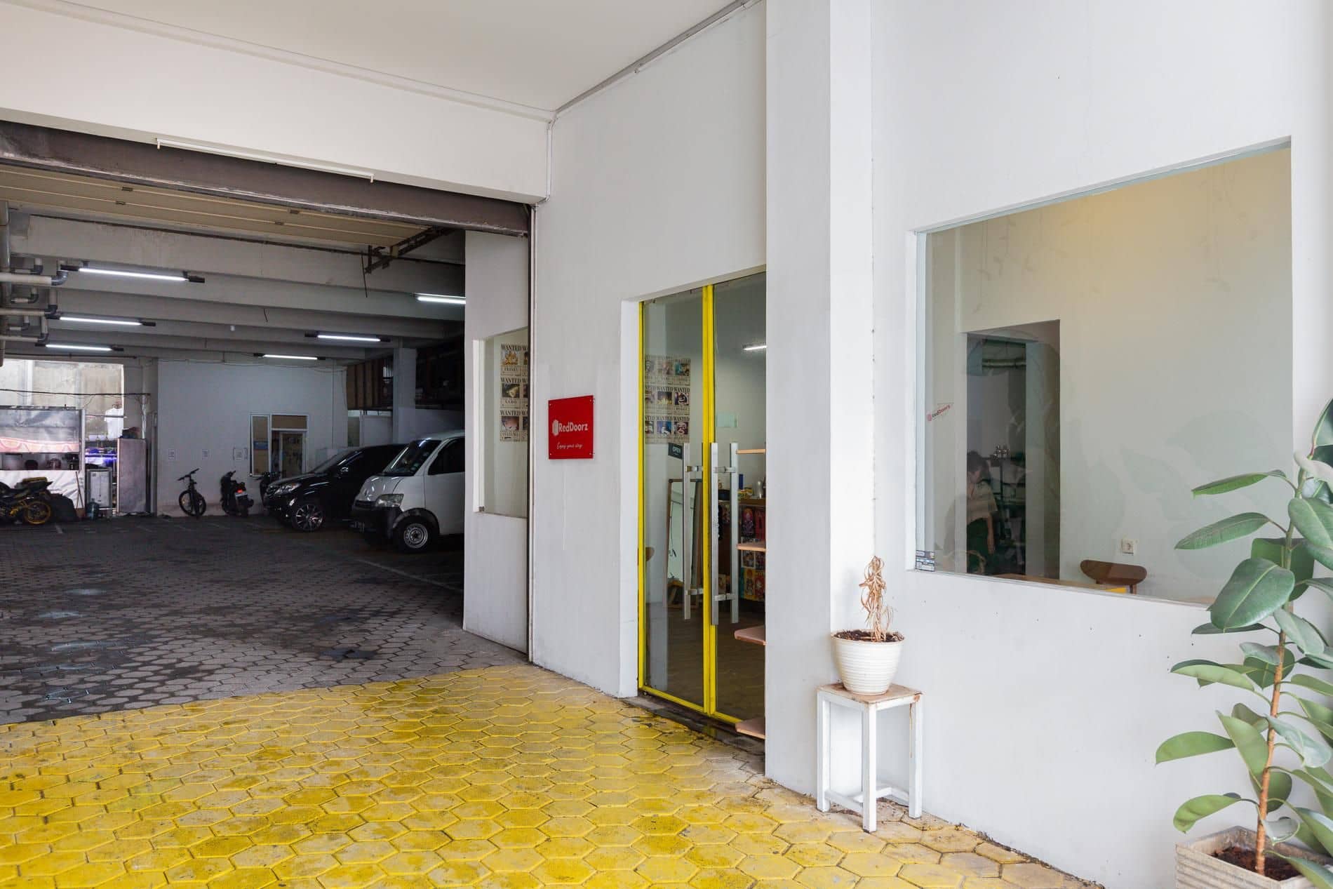 RedDoorz Plus Syariah near Mall Pondok Indah RedDoorz Plus Syariah near Mall Pondok Indah