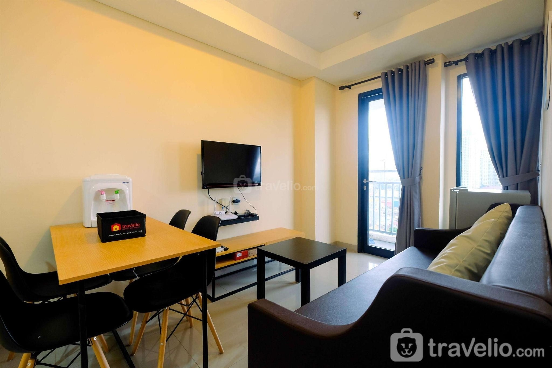 2 ห้องนอน 1 ห้องน้ำส่วนตัว ขนาด 21 ตร.ม. – เกบาโยรัน ลามา (Modern 2BR Kebayoran Icon Apartment By Travelio)3