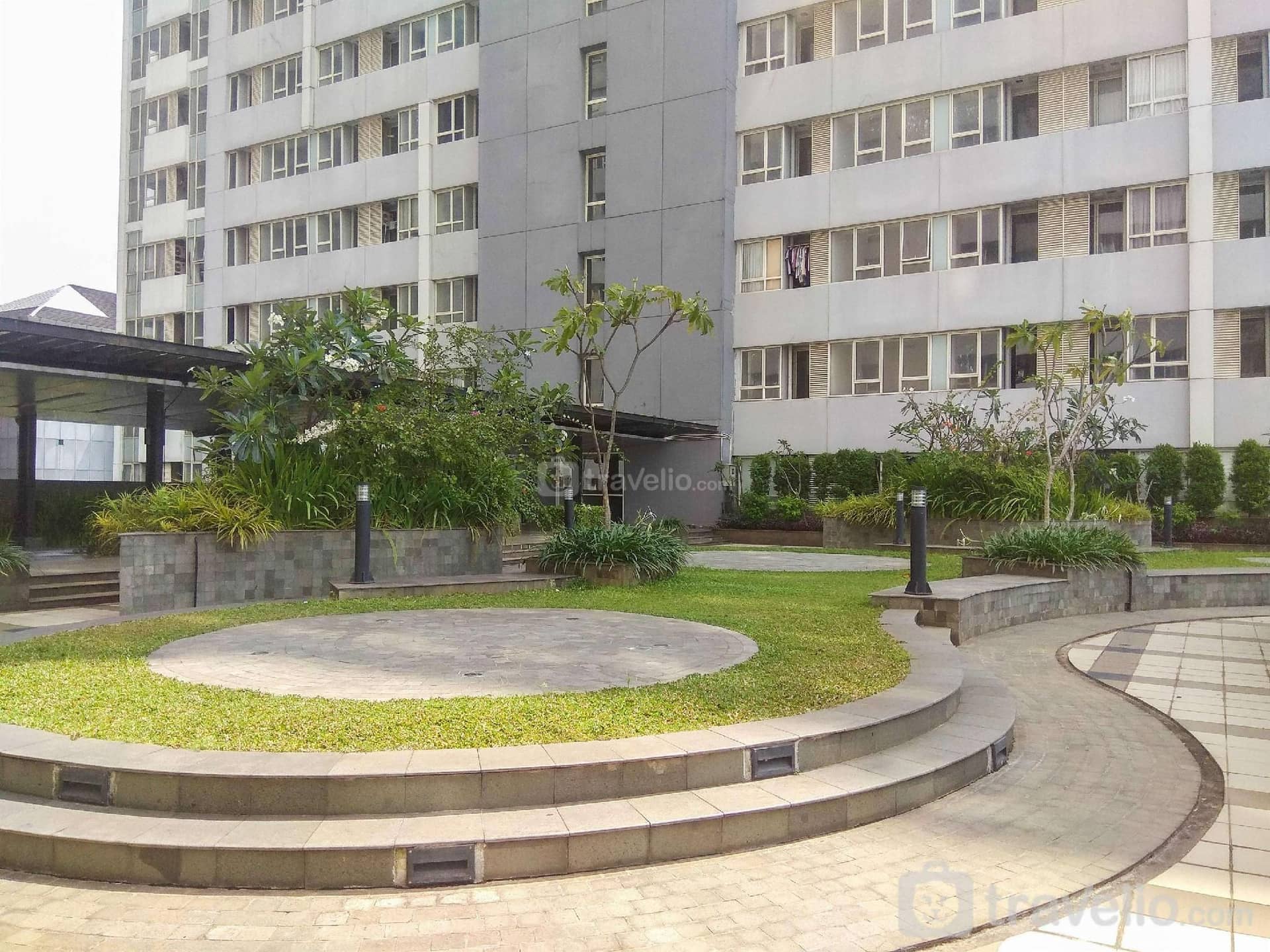 Garden View Studio at Nifarro Park Apt By Travelio Garden View Studio at Nifarro Park Apt By Travelio
