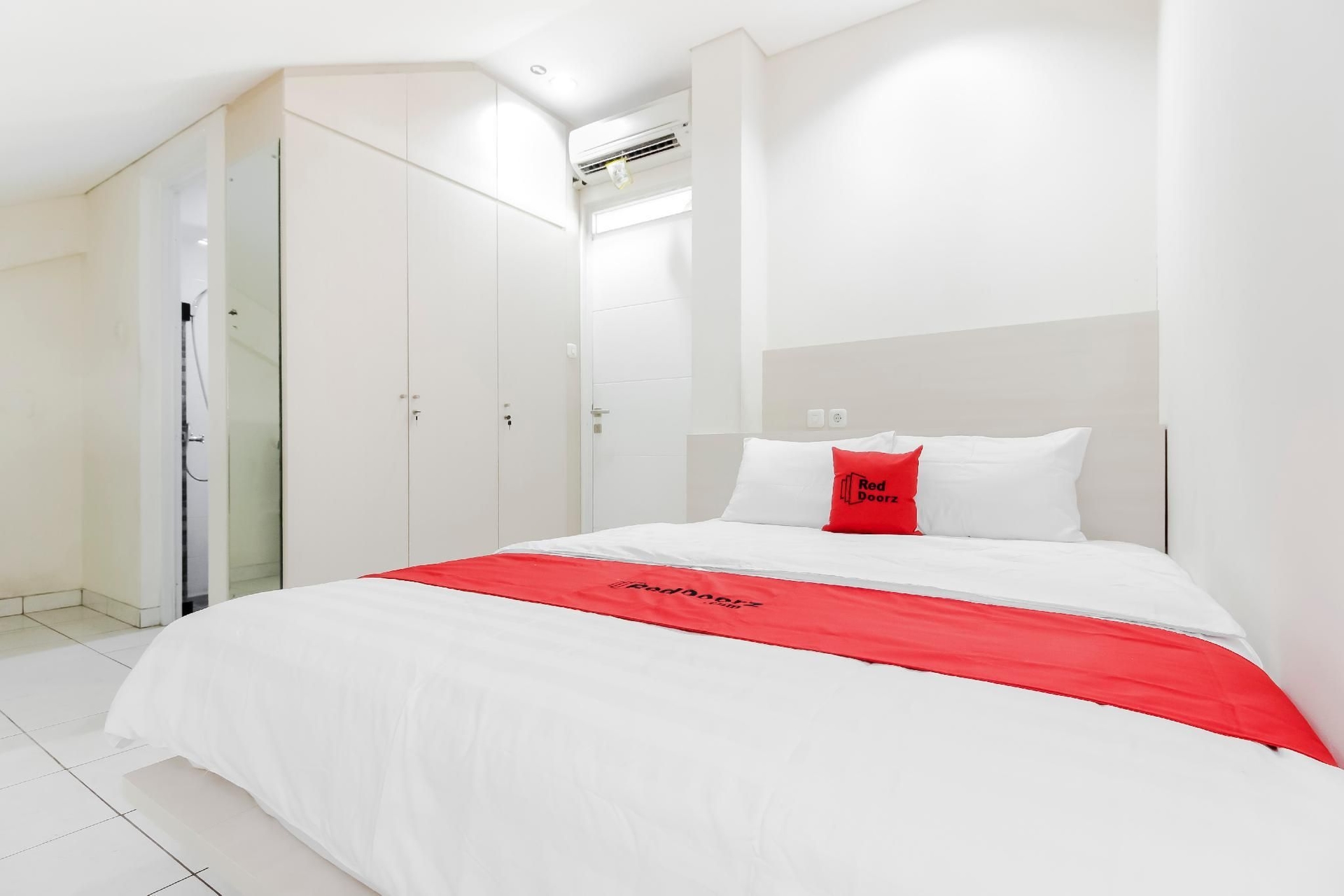 เรดดอร์ซ เนียร์ ปันโกรัน (RedDoorz near Pancoran)3