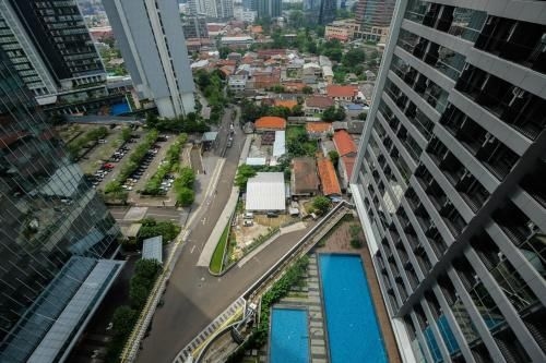 อีลีแกนท์ แอนด์ คอมฟอร์ต 1 เบดรูม ซิปูตรา เวิลด์ 2 บาย ทราเวลลิโอ (Elegant & Comfort 1BR Ciputra World 2 By Travelio)2