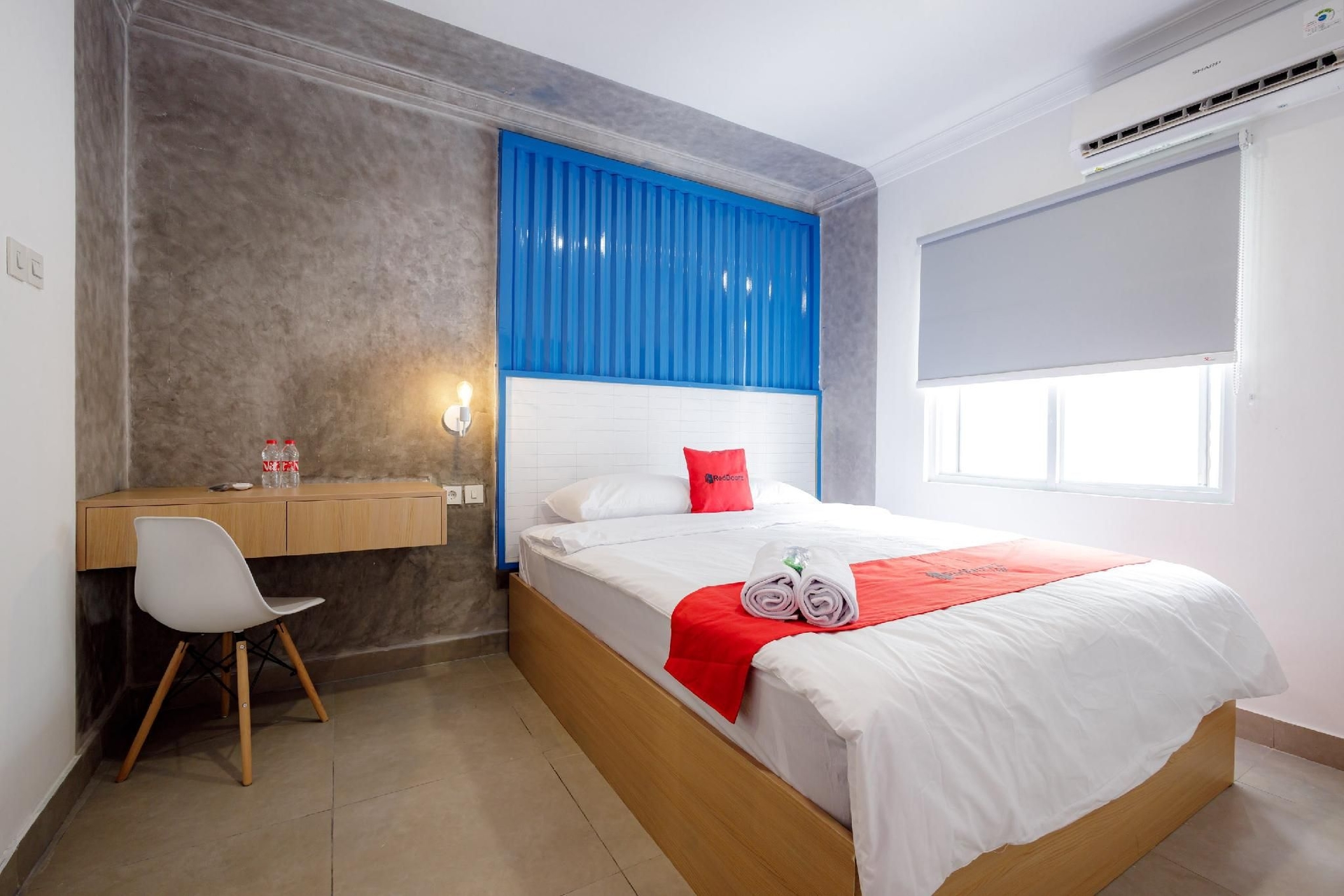 RedDoorz Plus @ Jalan Gatot Subroto Jakarta2