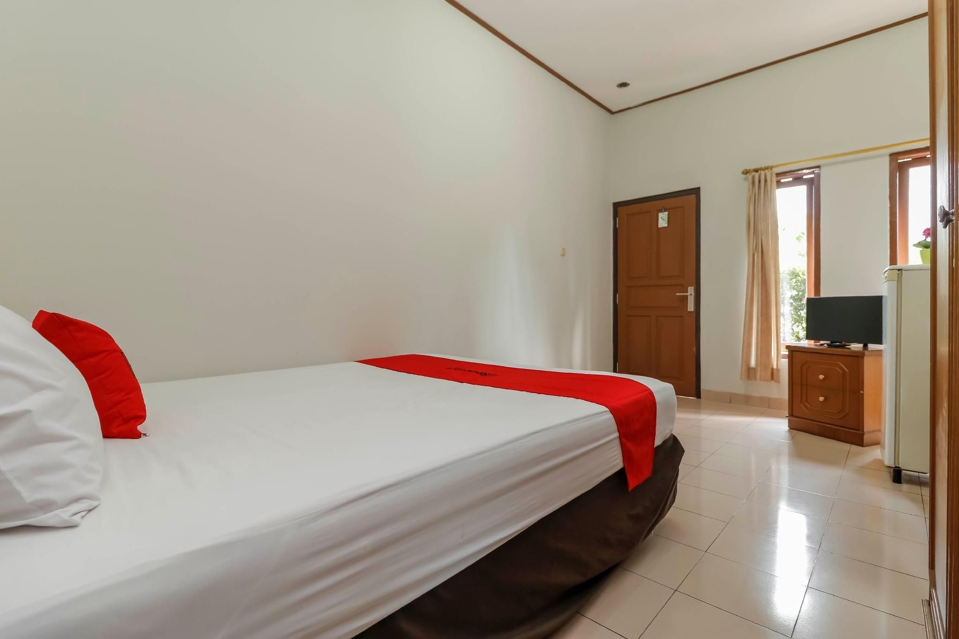 เรดดอร์ซ พลัส แอท กาเรต เปดูเรนัน 3 (RedDoorz Plus @ Karet Pedurenan 3)3