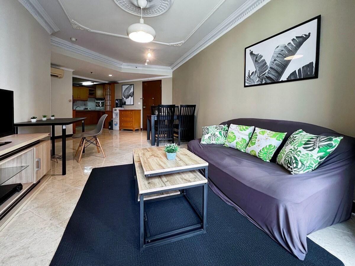 ลาร์จ แอนด์ สเตรทิจิก อพาร์ต 3 เบดรูม วิธ วายไฟ พูล (Large and Strategic Apt 3BR with WiFi & Pool)3
