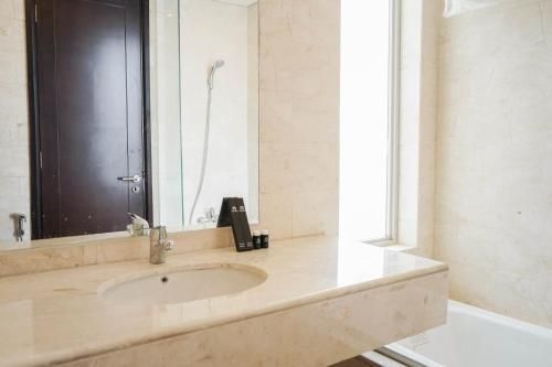 เอ็กซ์คลูซีฟ 2 เบดรูม เดอะ เอ็มไพรีอัล อพาร์ตเมนต์ บาย ทราเวลลิโอ (Exclusive 2BR @ The Empyreal Apartment By Travelio)4