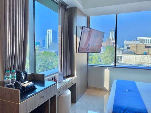 Deluxe Room, Corner