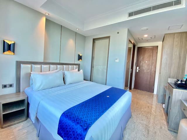 Deluxe Room, Corner