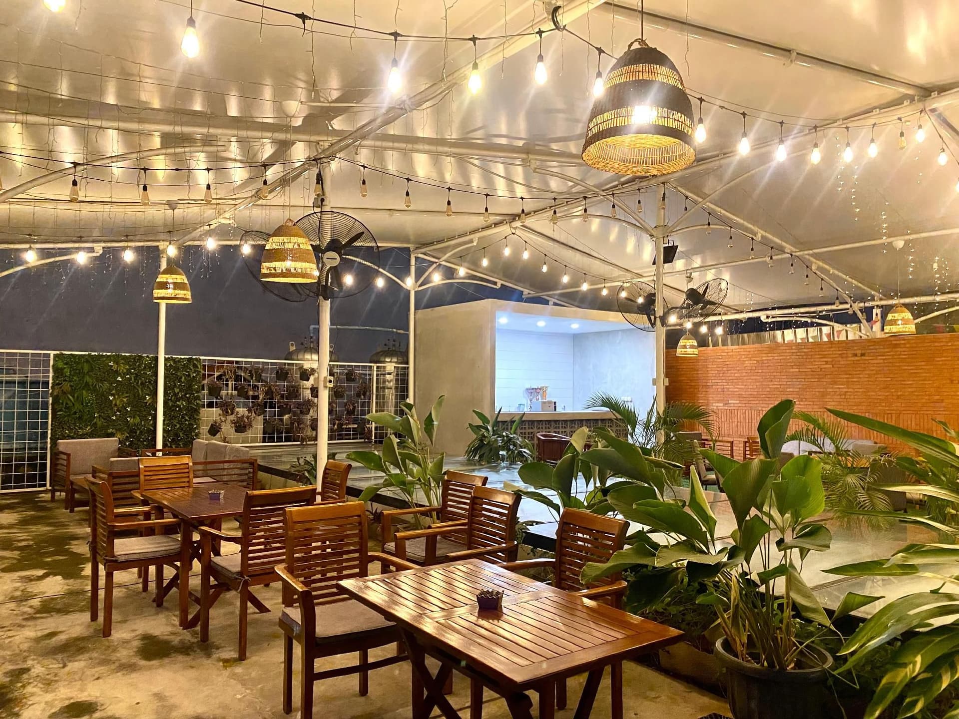 โรงแรมดาฟาม เอนกาเดลี ตัมริน จาการ์ตา | ดีเอชเอ็ม ชาเรียะฮ์ โรงแรมดาฟาม เอนกาเดลี ตัมริน จาการ์ตา | ดีเอชเอ็ม ชาเรียะฮ์