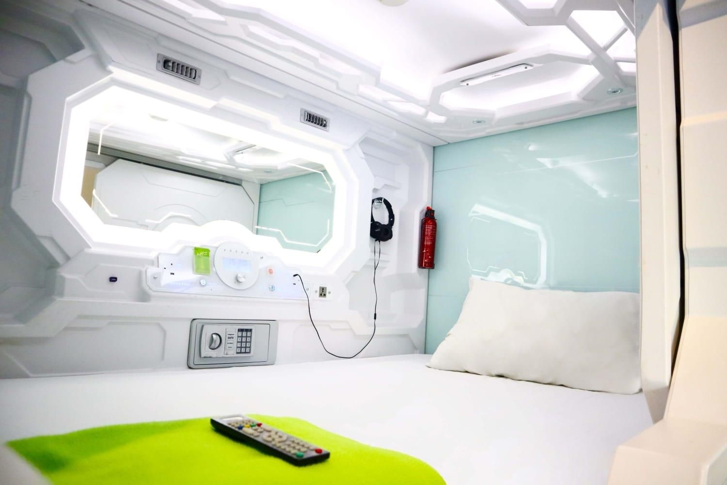 Whiz Capsule Hotel Thamrin Jakarta1