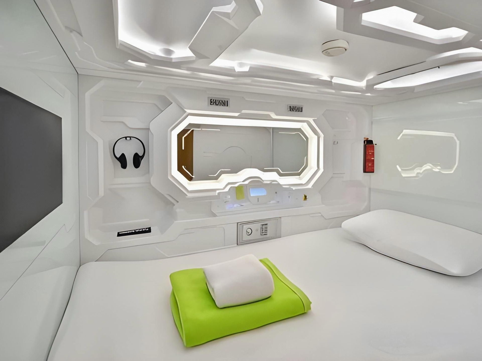 Whiz Capsule Hotel Thamrin Jakarta2