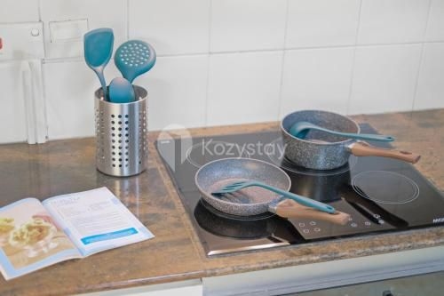 อพาร์ตเมนต์ 3 ห้องนอน 3 ห้องน้ำส่วนตัว ขนาด 220 ตร.ม. – ธัมริน (Brassia by Kozystay - Thamrin)4