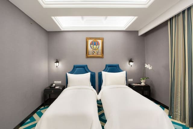 Grand Deluxe Twin Room