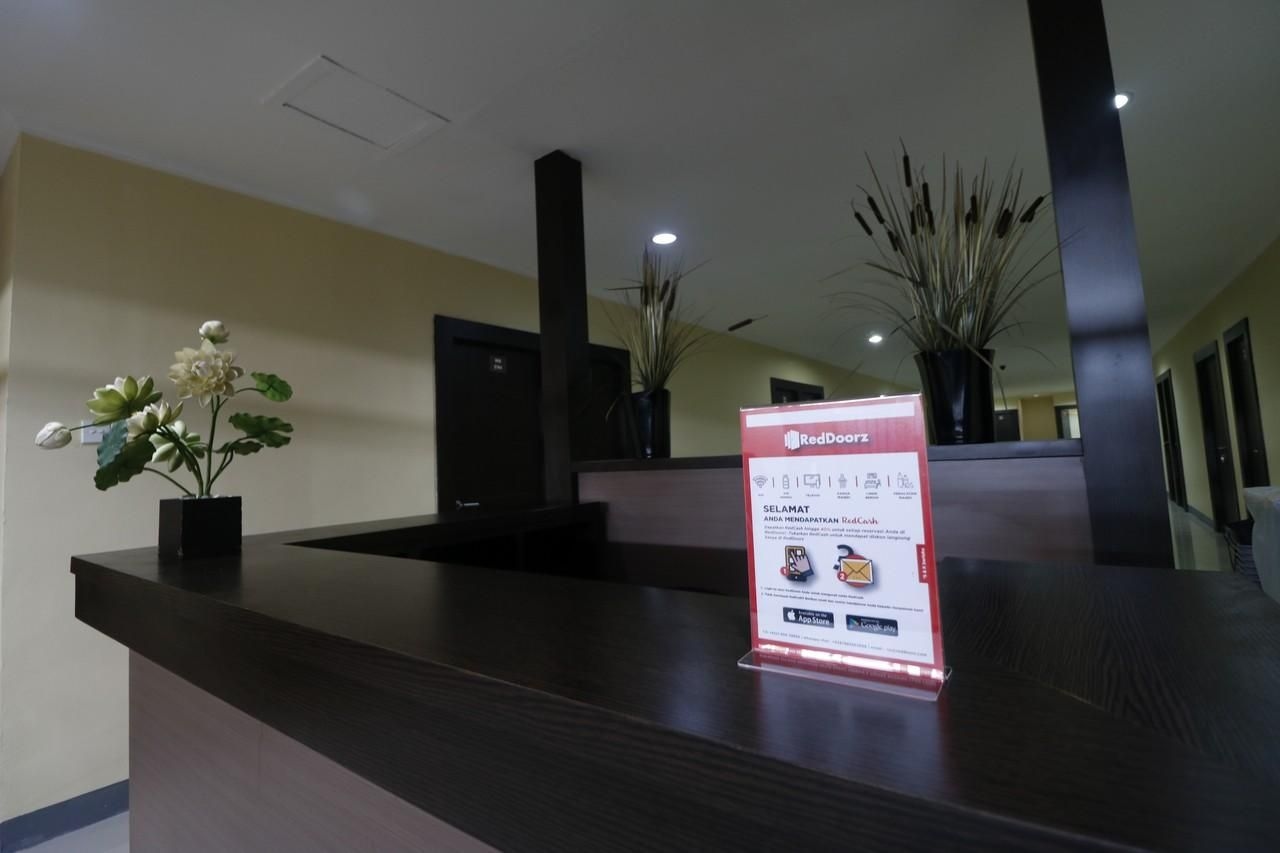 RedDoorz near ITC Cempaka Mas0