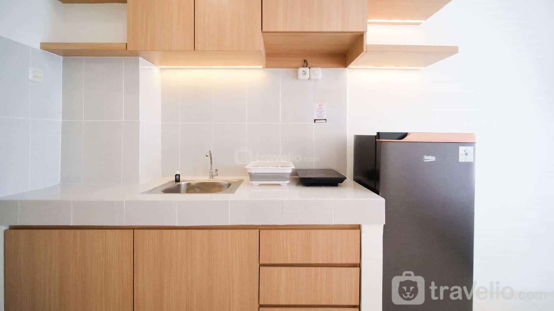 Compact Strategic Studio Bale Hinggil By Travelio Compact Strategic Studio Bale Hinggil By Travelio