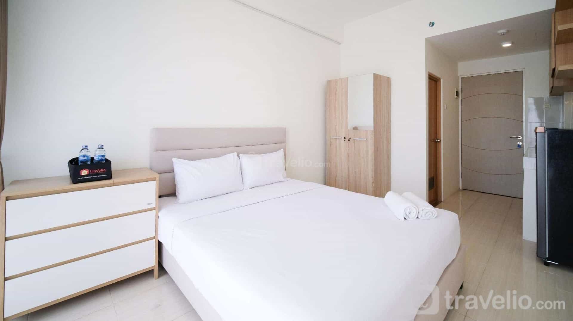 Compact Strategic Studio Bale Hinggil By Travelio Compact Strategic Studio Bale Hinggil By Travelio
