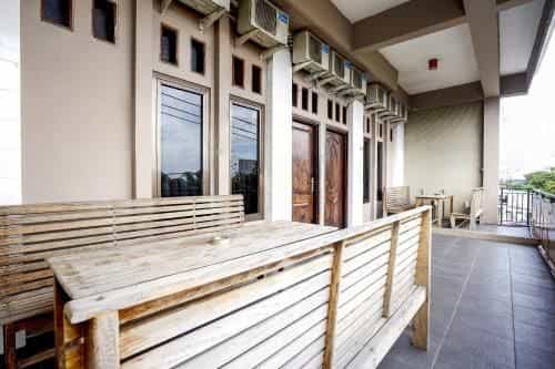 OYO Flagship 90890 Bratang Gede Residence