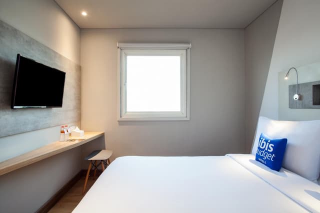 Standard Room with 1 Queen Bed