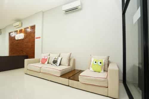 Super OYO Capital O 449 The Colins