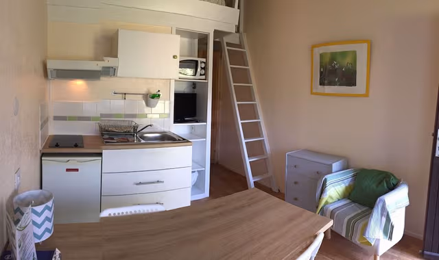 Basic Studio, Garden View