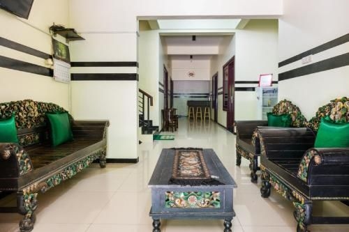 เรดดอร์ซ ชาเรียะฮ์ แอท เกตินตัง ซูราบายา (RedDoorz Syariah @ Ketintang Surabaya)1