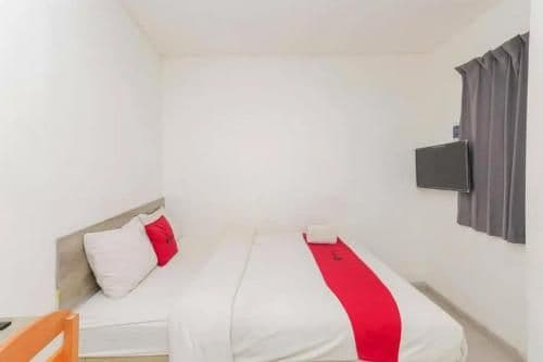 RedDoorz Room