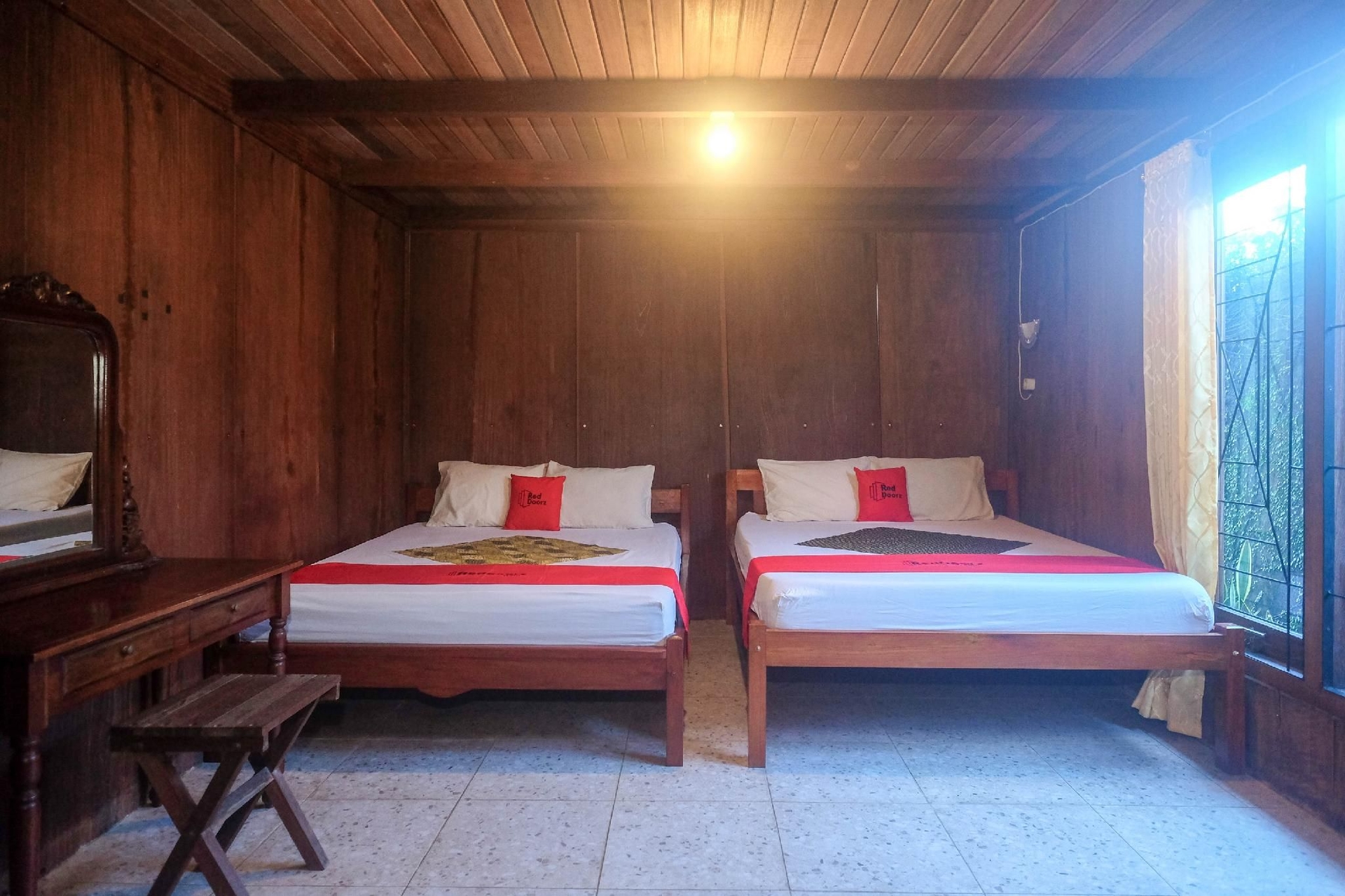เรดดอร์ซ แอท โอมาห์ คายู โฮมสเตย์ ยอกยาการ์ตา (RedDoorz @ Omah Kayu Homestay Yogyakarta)2