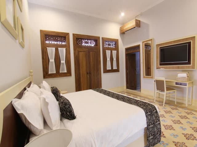 Executive Pool View Room