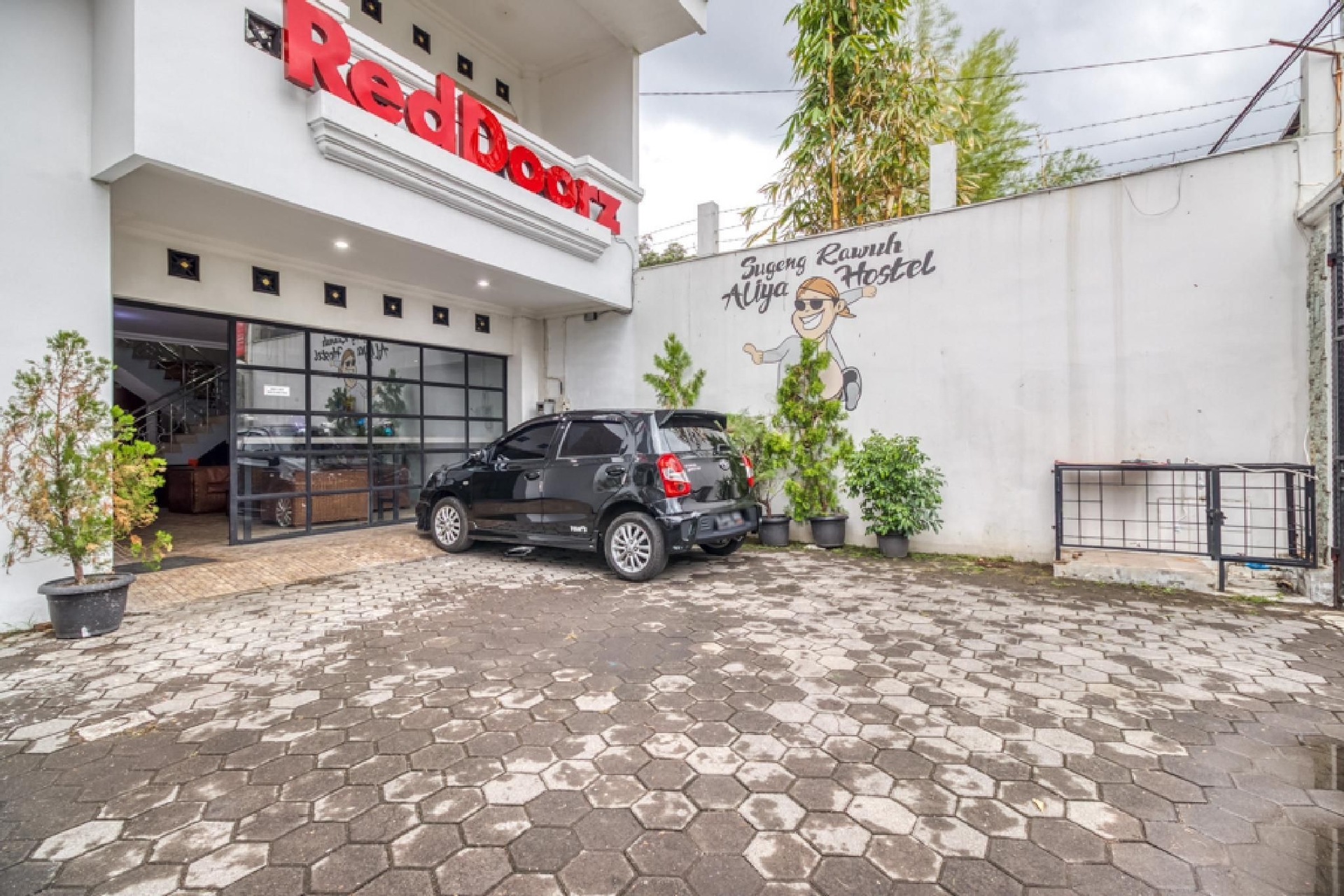 เรดดอร์ซ โฮสเทล เนียร์ สตาเดียน มันดาลา กรีดา ยกยา (RedDoorz Hostel near Stadion Mandala Krida Yogya)0