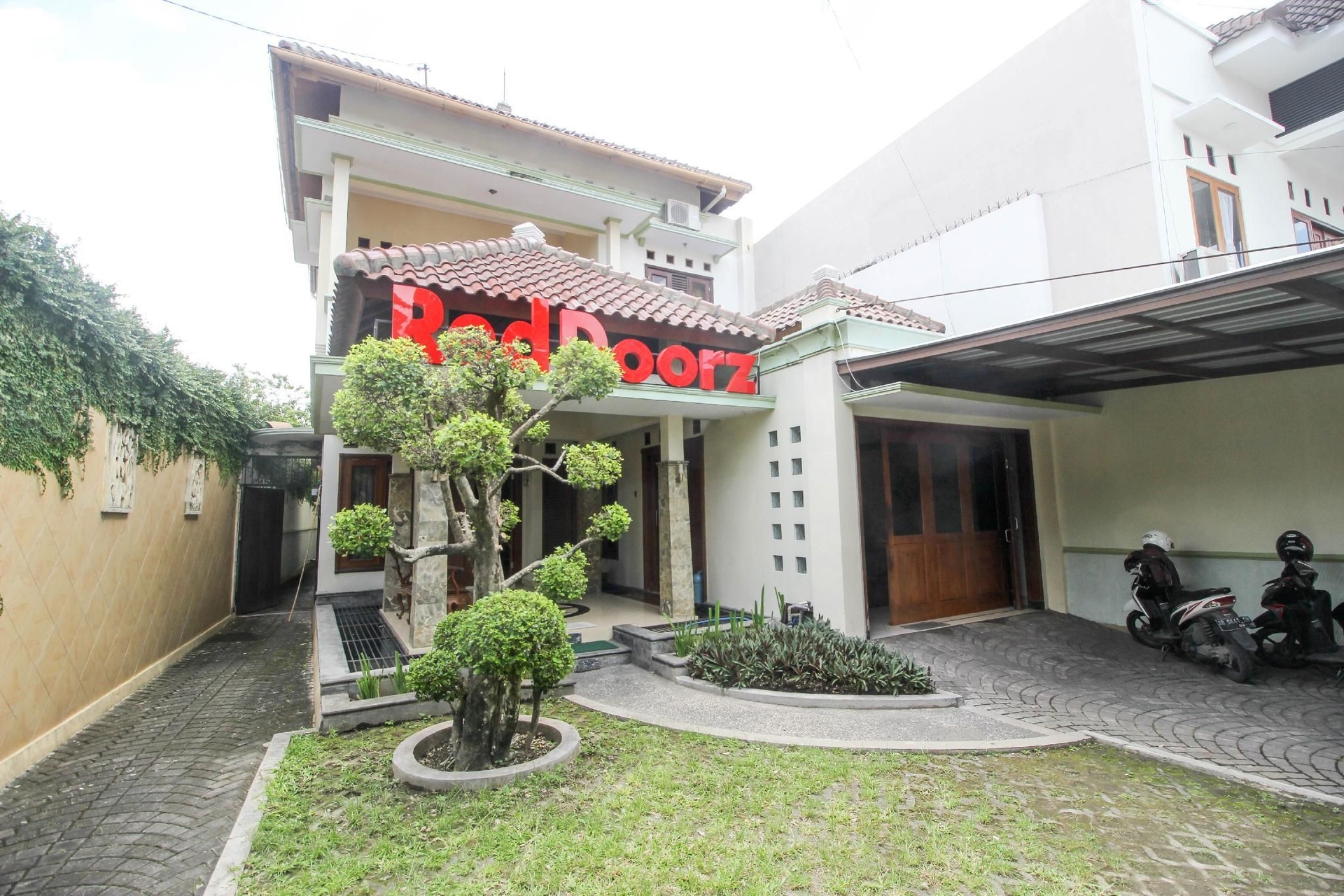 เรดดอร์ซ พลัส แอท เตกัล ปังกุง (RedDoorz Plus @ Tegal Panggung)0