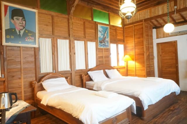 Suite Family Room