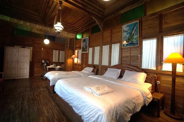 Suite Family Room