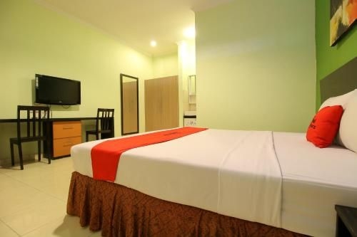 RedDoorz Plus @ Taman Siswa 23