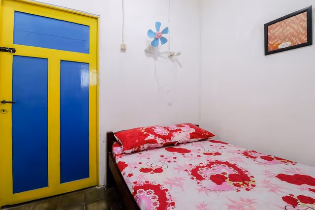 Standard Single Room, Shared Bathroom
