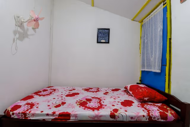 Standard Single Room, Shared Bathroom