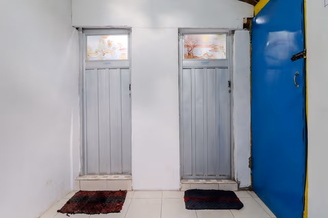 Standard Single Room, Shared Bathroom