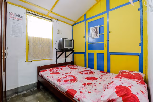 Standard Double Room, Shared Bathroom