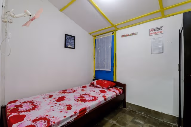 Standard Single Room, Shared Bathroom