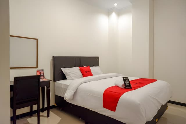 RedDoorz Room