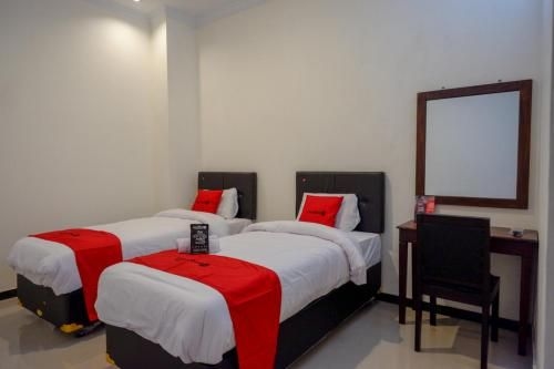 เรดดอร์ซ แอต จาลัน โวโนซารี เคเอ็ม 9 (RedDoorz @ Jalan Wonosari KM.9)4