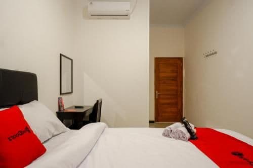 RedDoorz Room